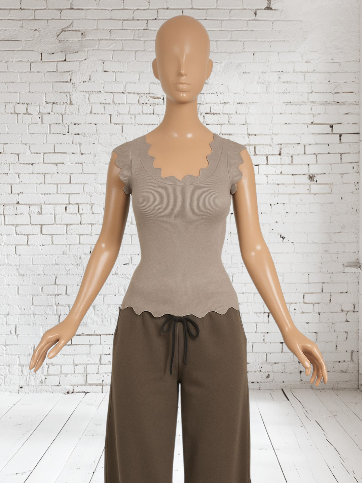 Scallop Edge Fitted Tank Top