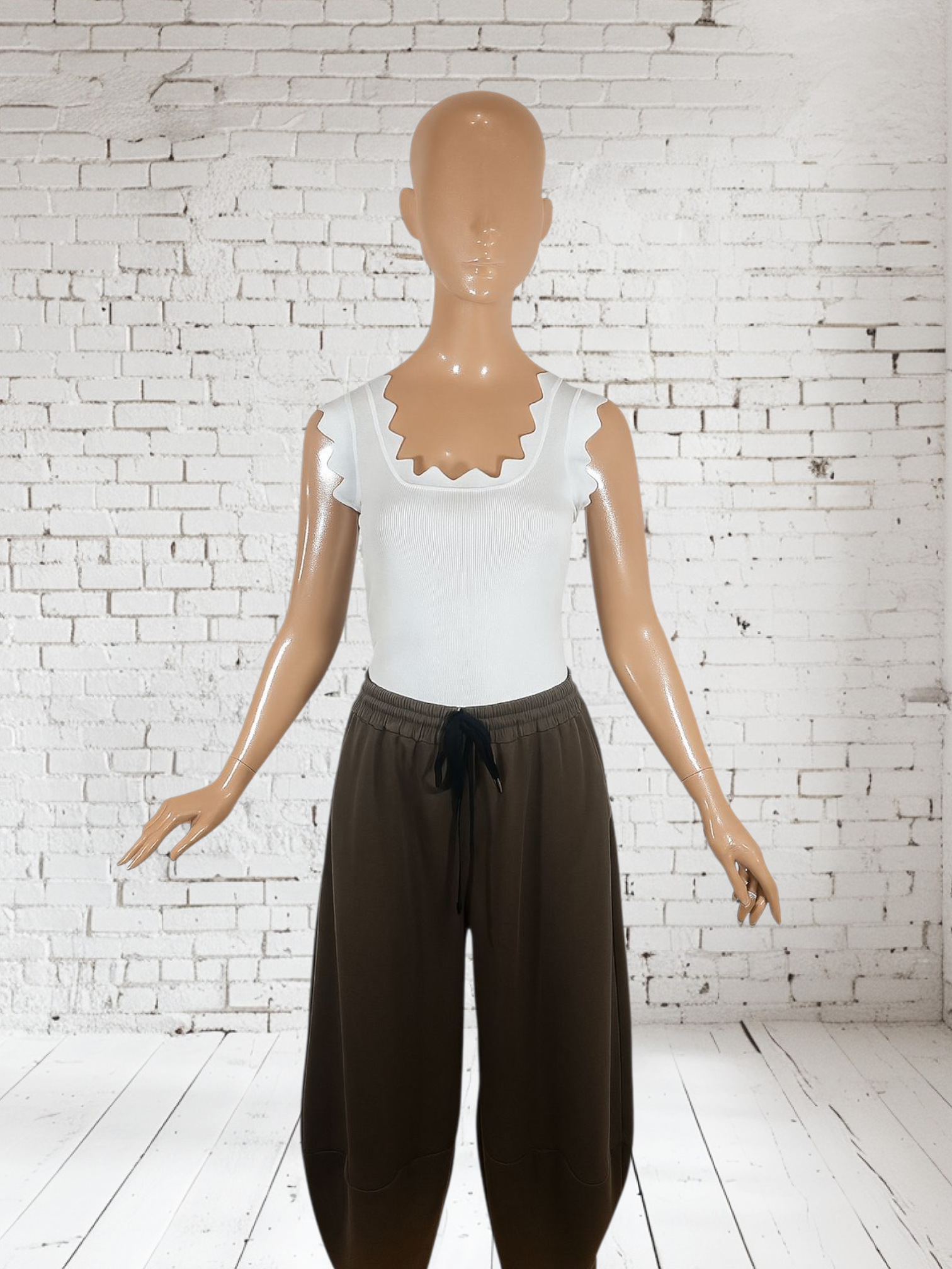 Scallop Edge Fitted Tank Top